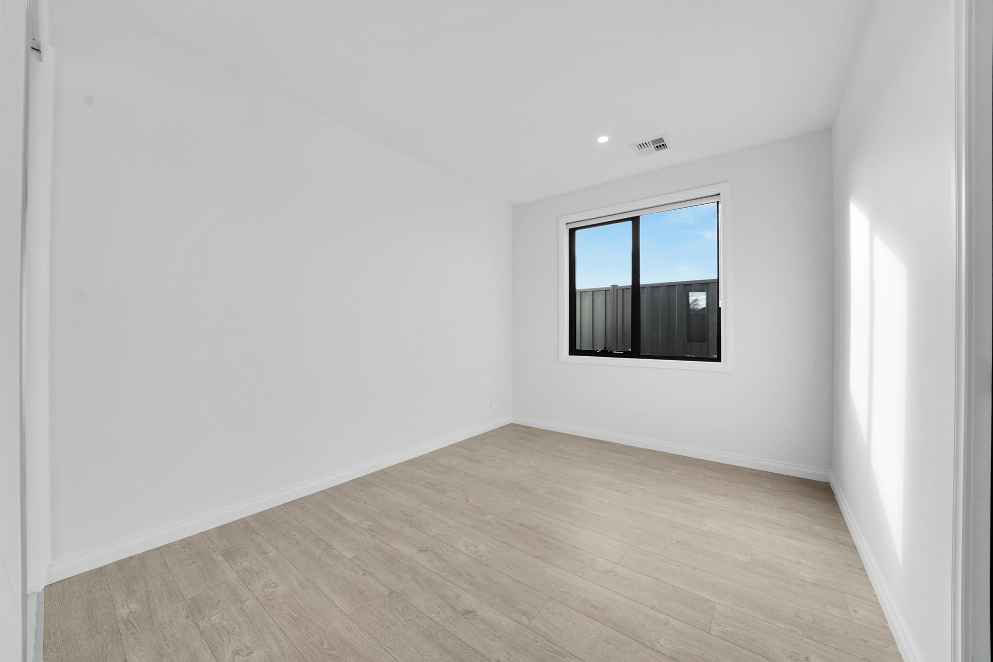 16 Ruff Way, Melton South VIC