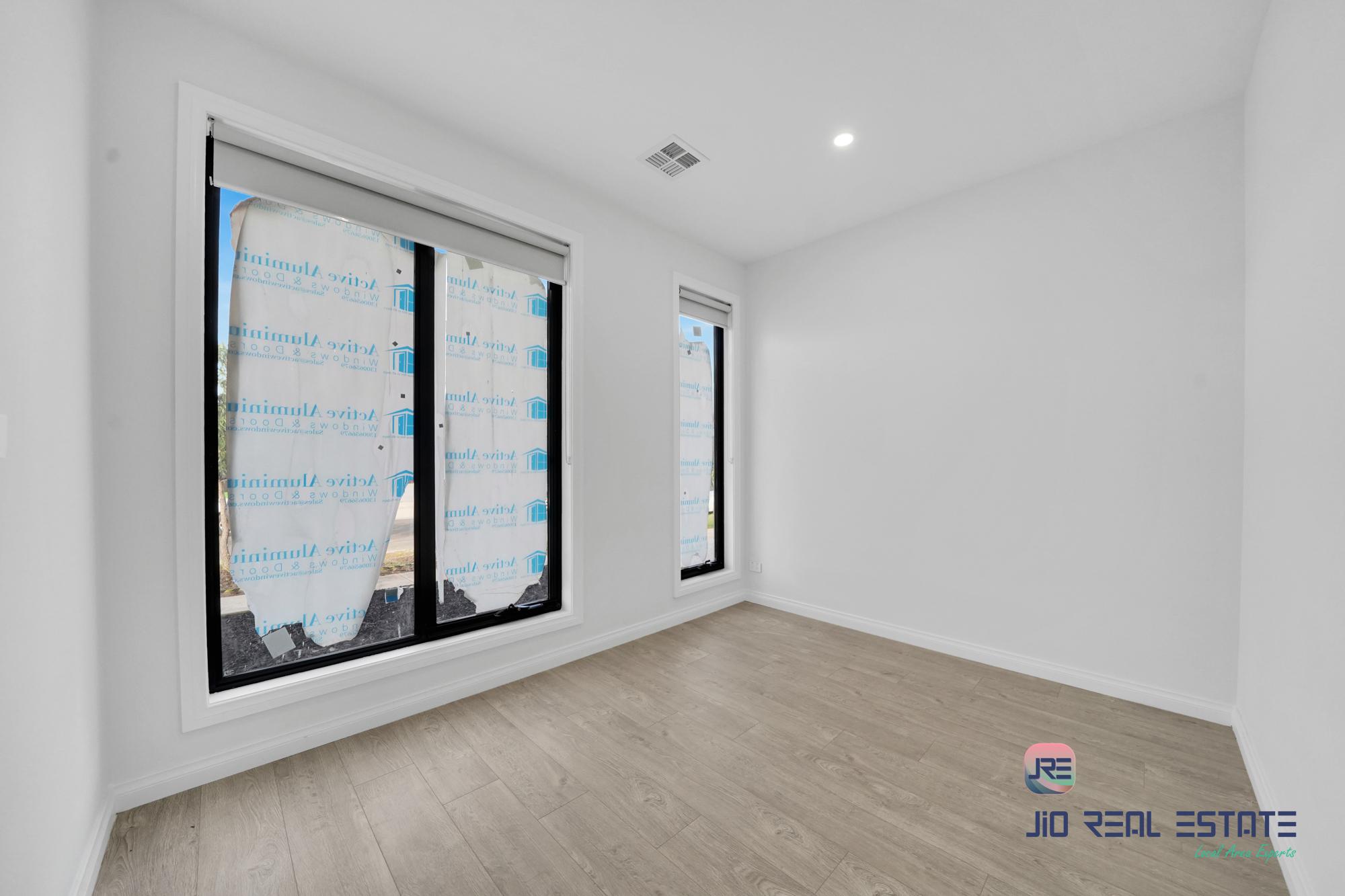16 Ruff Way, Melton South VIC
