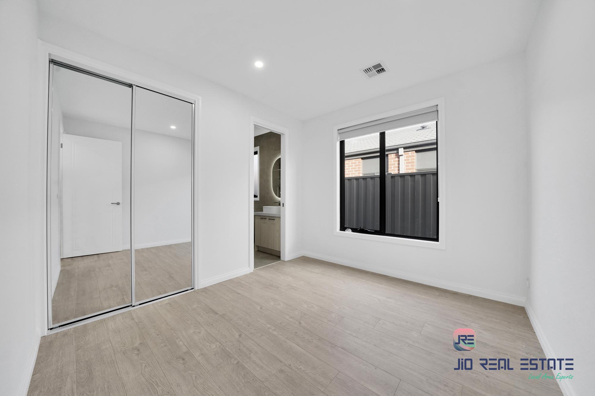 16 Ruff Way, Melton South VIC