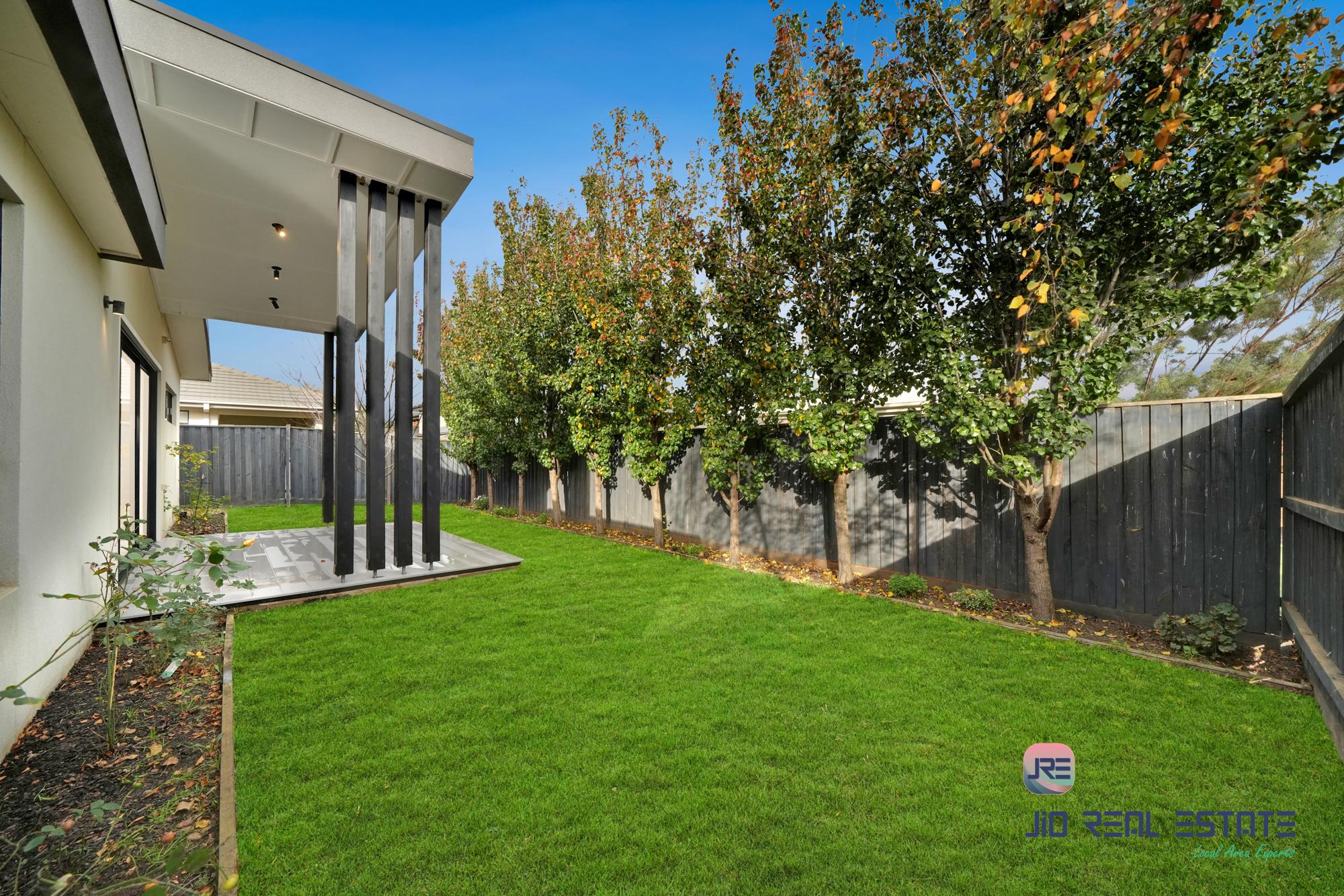 14 Wiltshire Boulevard, Thornhill Park VIC