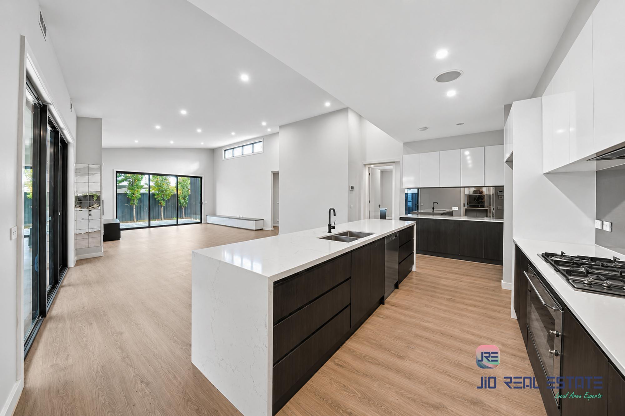 14 Wiltshire Boulevard, Thornhill Park VIC