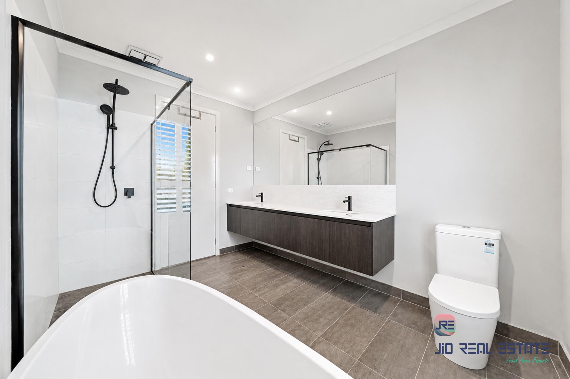 14 Wiltshire Boulevard, Thornhill Park VIC