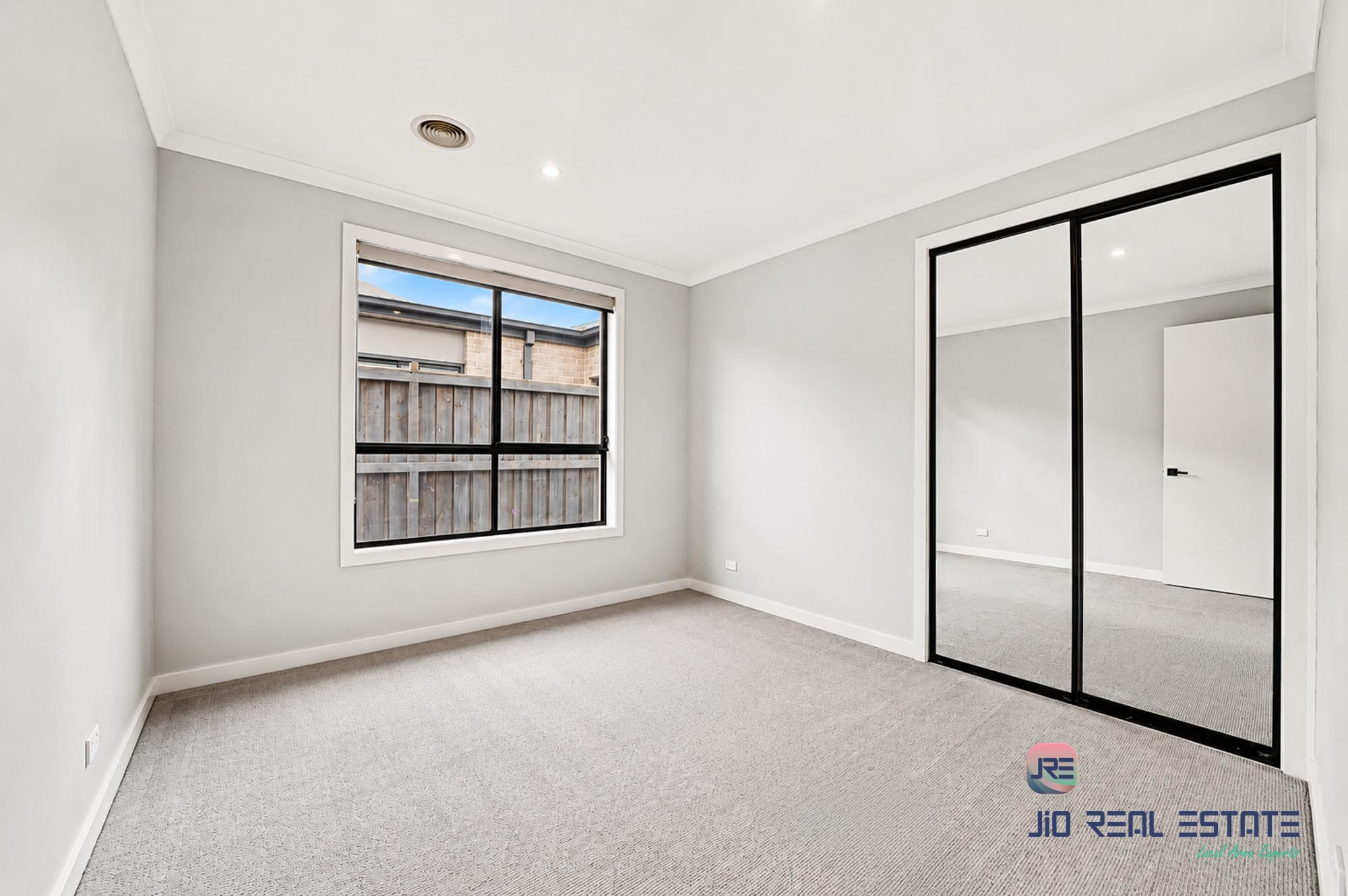 14 Wiltshire Boulevard, Thornhill Park VIC