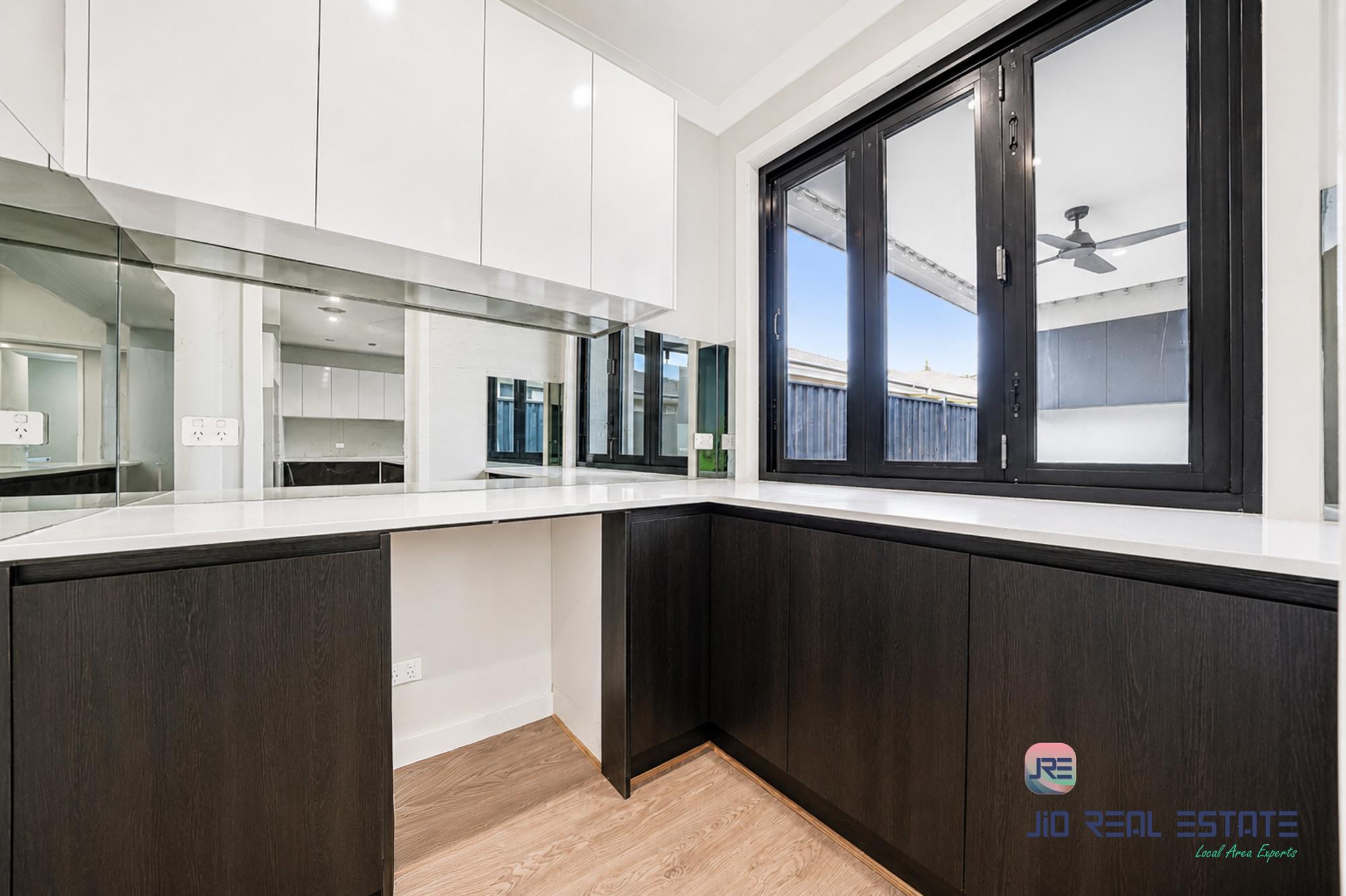 14 Wiltshire Boulevard, Thornhill Park VIC