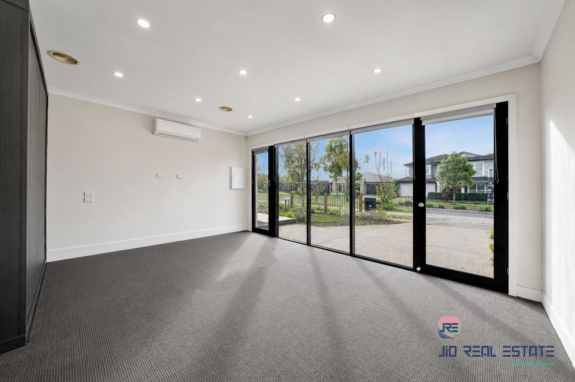 14 Wiltshire Boulevard, Thornhill Park VIC