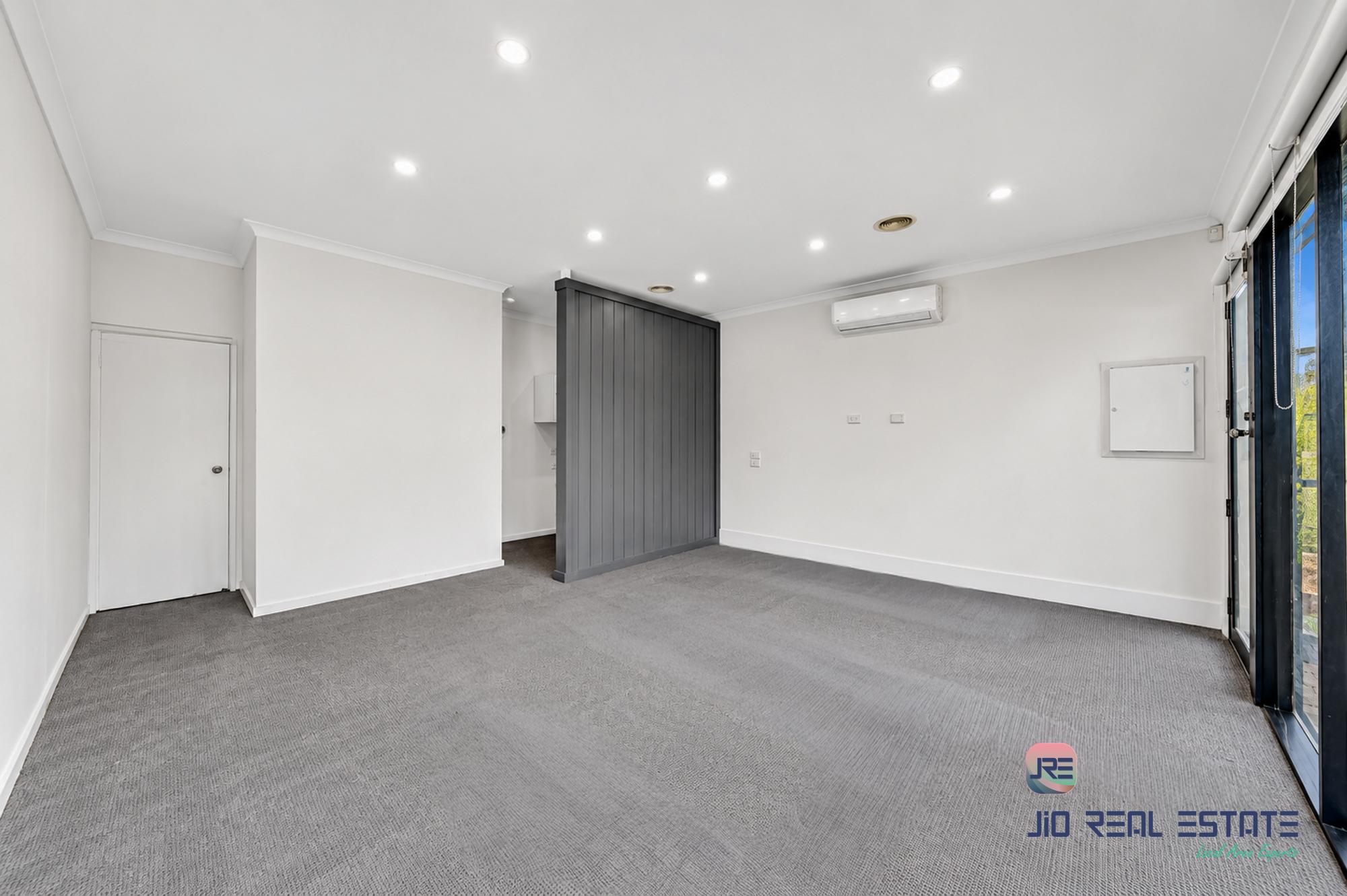 14 Wiltshire Boulevard, Thornhill Park VIC