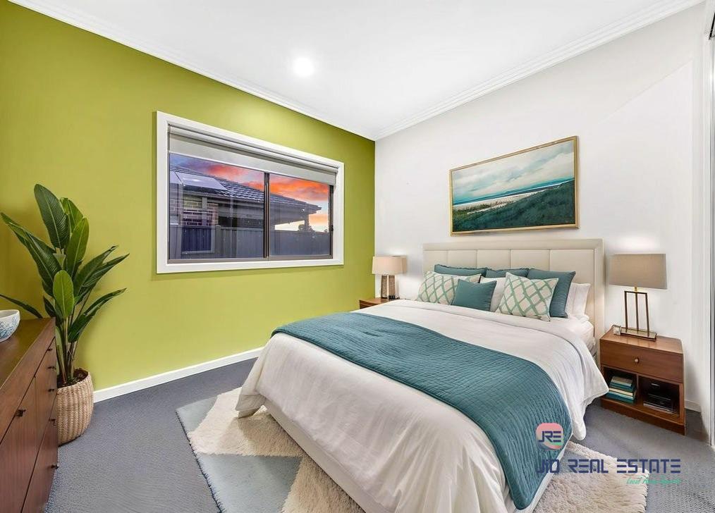 67 Diamond Parade, Cobblebank VIC