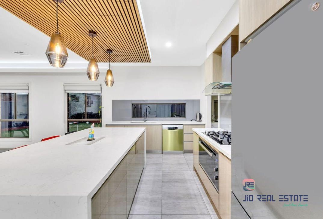67 Diamond Parade, Cobblebank VIC
