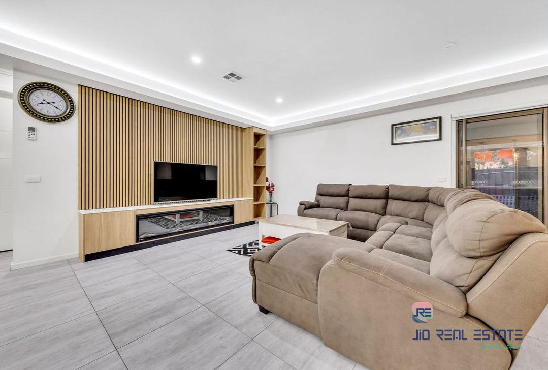 67 Diamond Parade, Cobblebank VIC