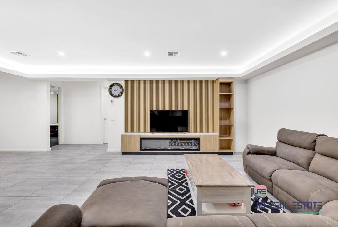 67 Diamond Parade, Cobblebank VIC