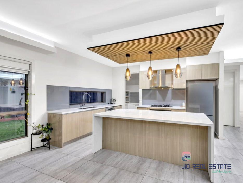 67 Diamond Parade, Cobblebank VIC