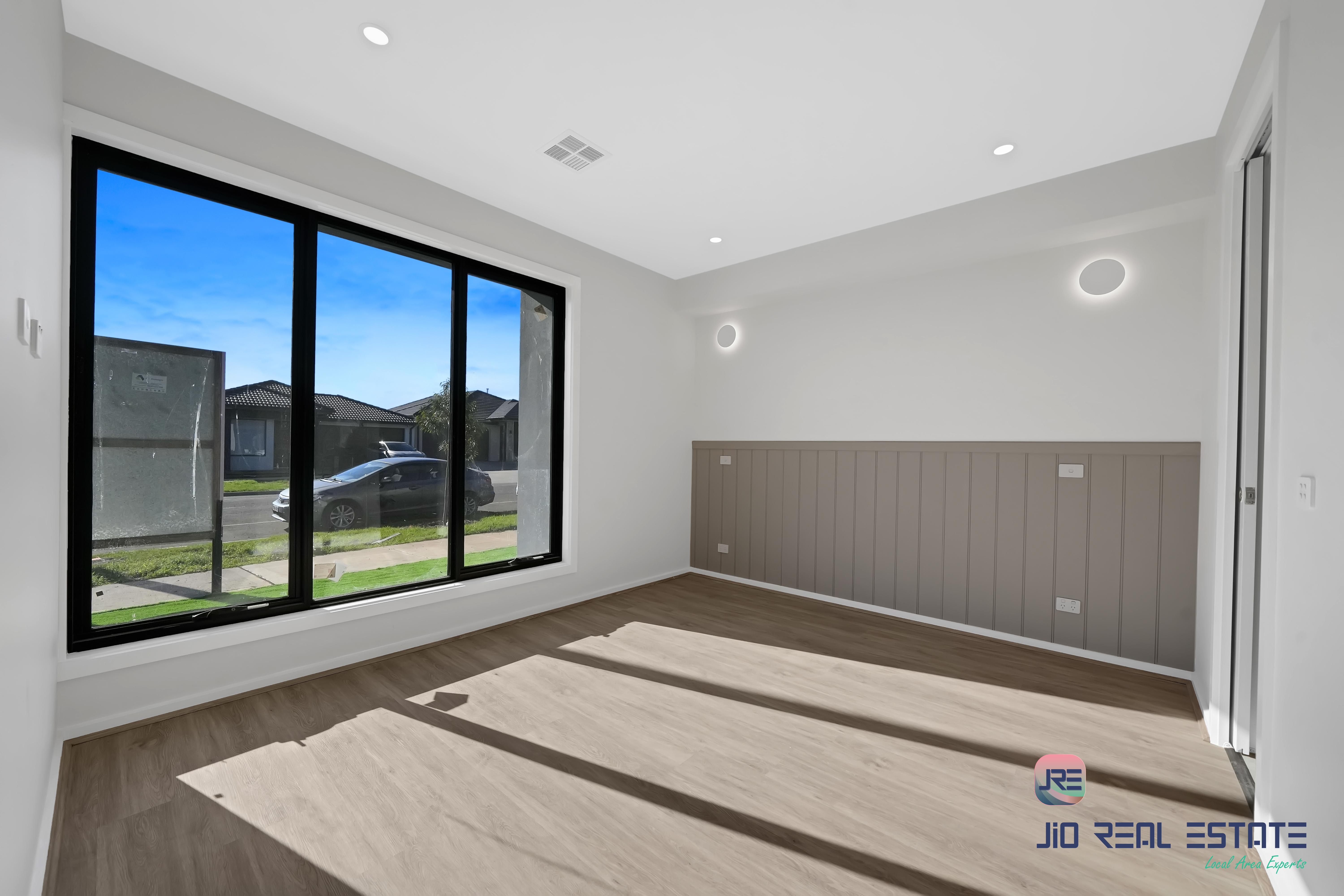 83 Courtenay Promenade, Fraser Rise VIC