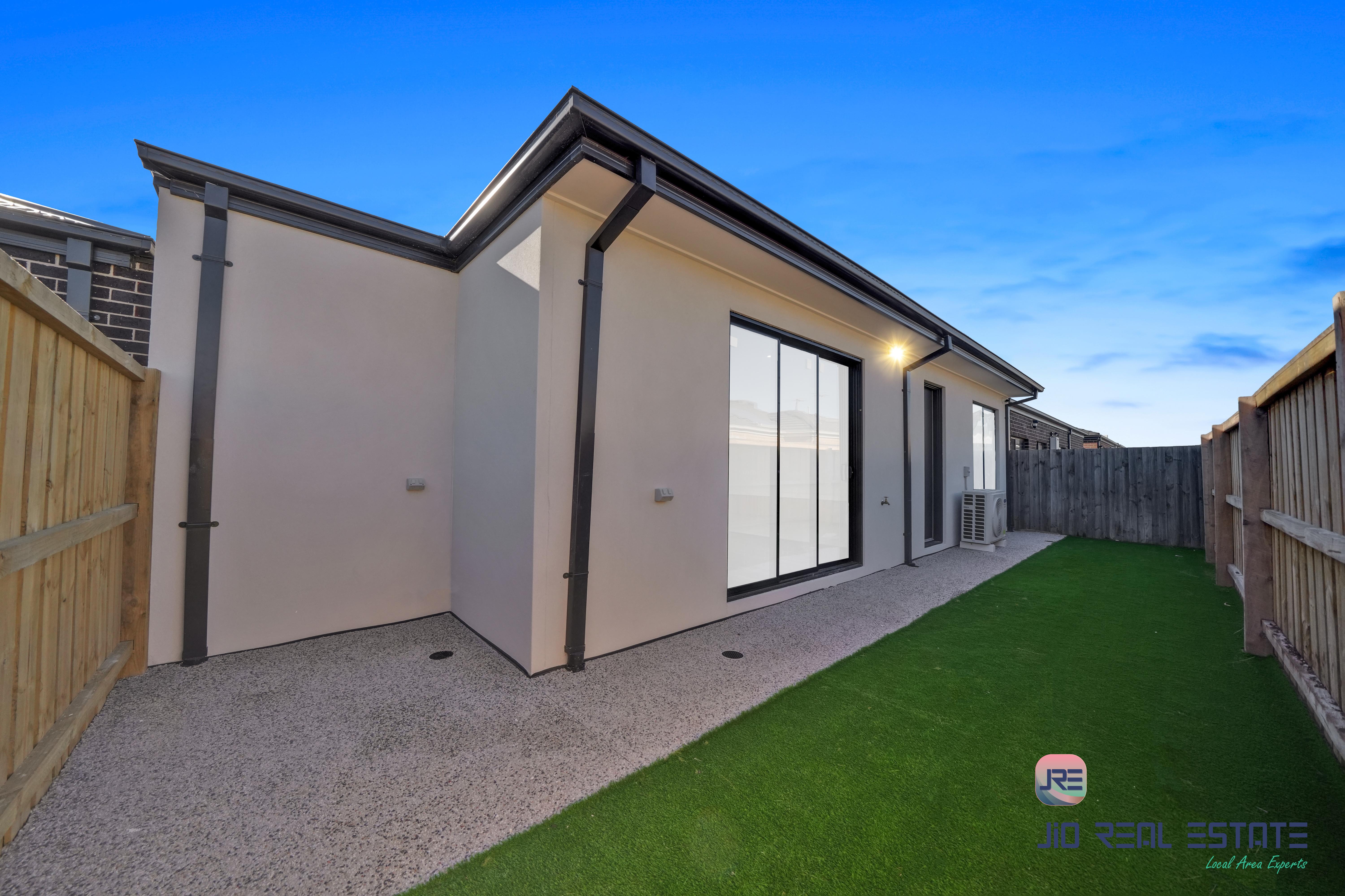 83 Courtenay Promenade, Fraser Rise VIC
