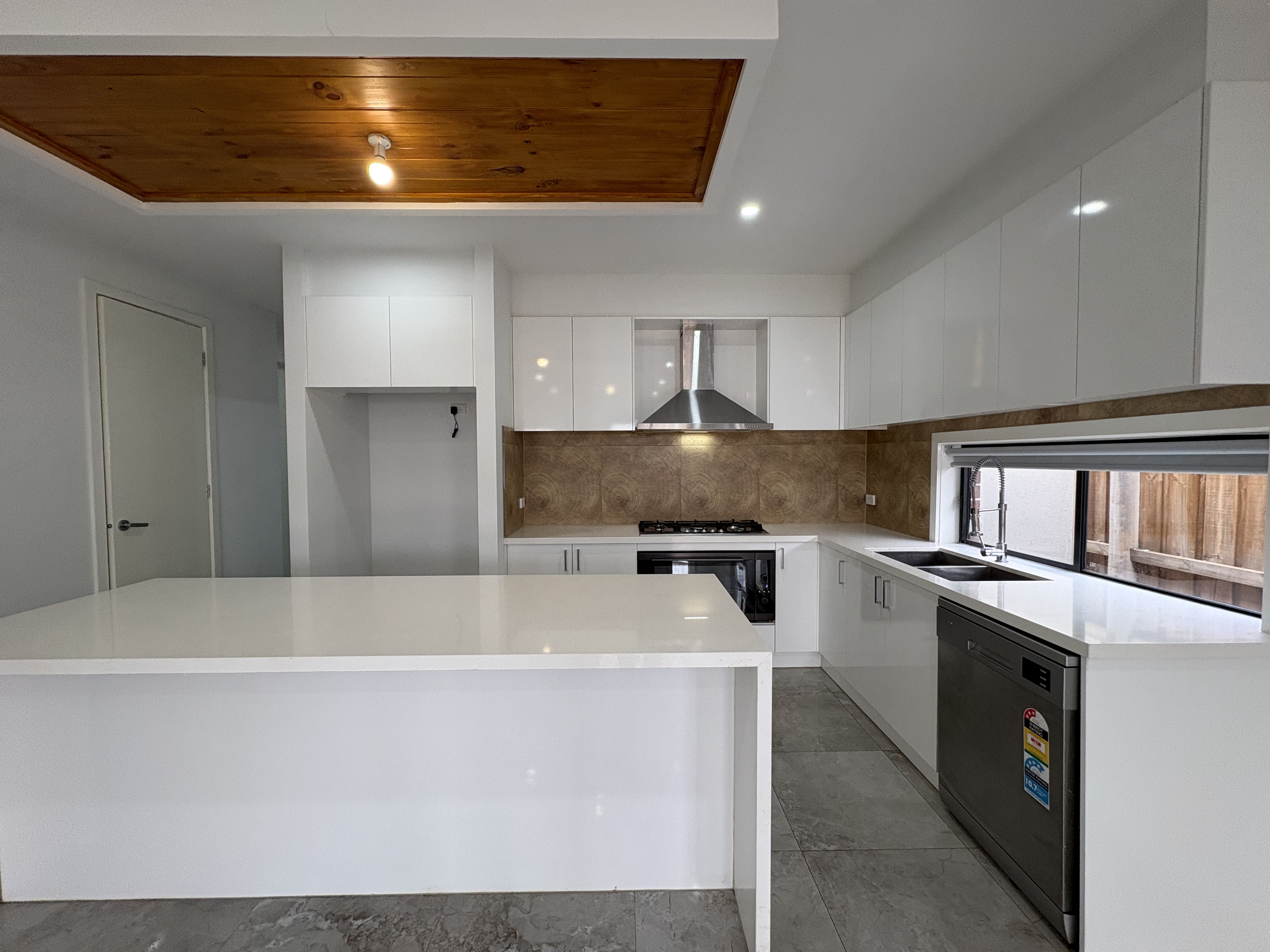14 Sicklefern Drive, Strathtulloh VIC