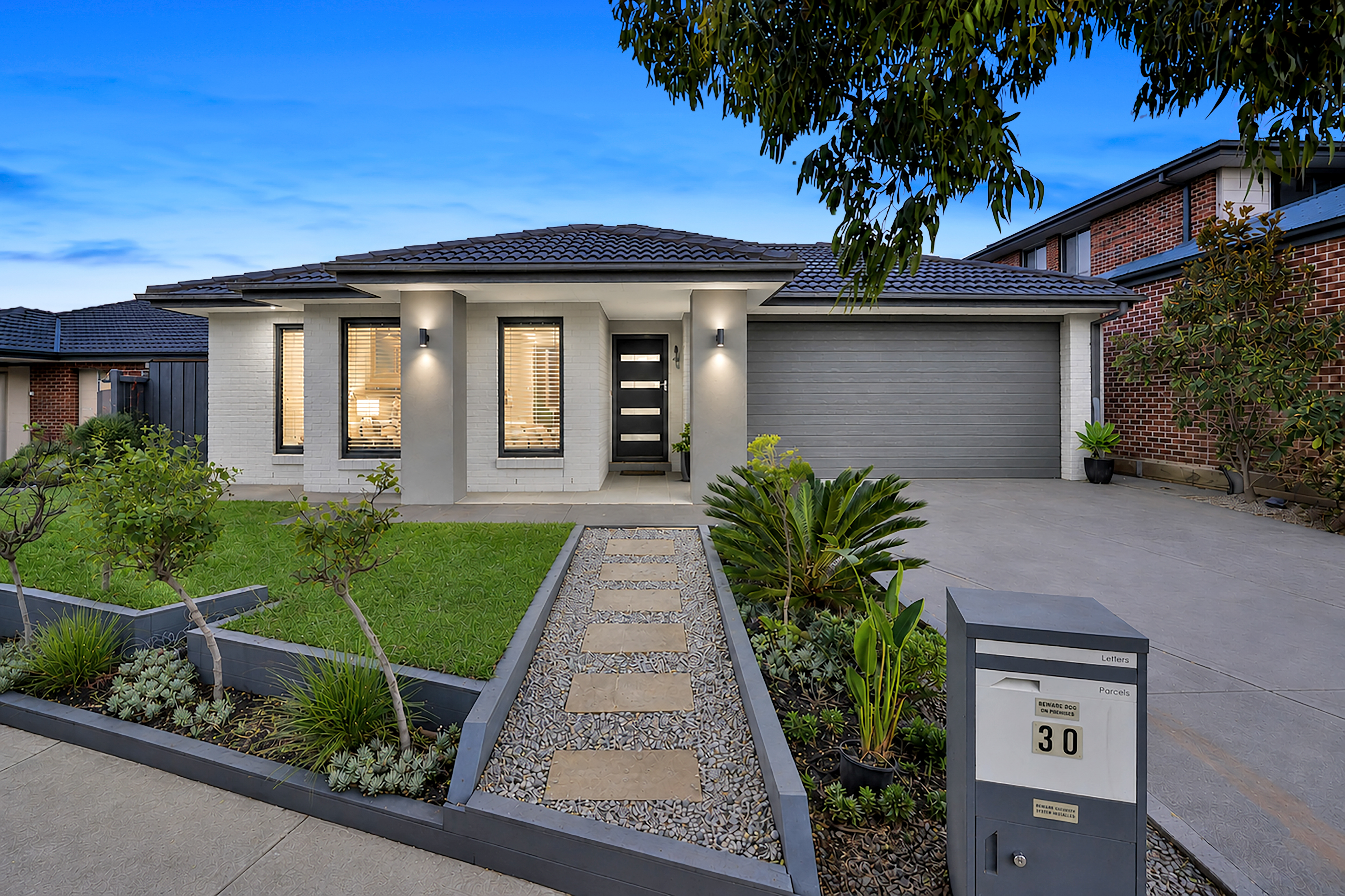 30 Fulham Crescent, Thornhill Park VIC
