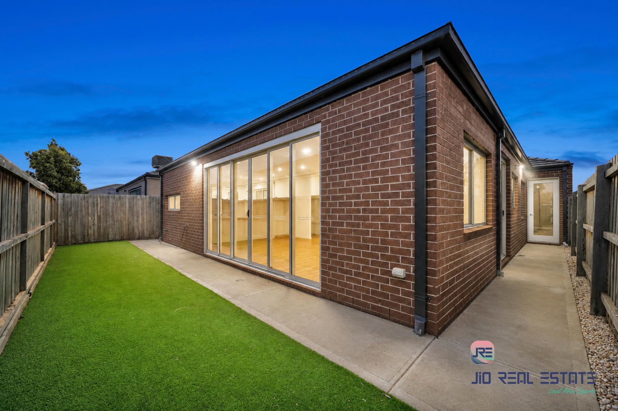 21 Morningside Drive, Thornhill Park VIC