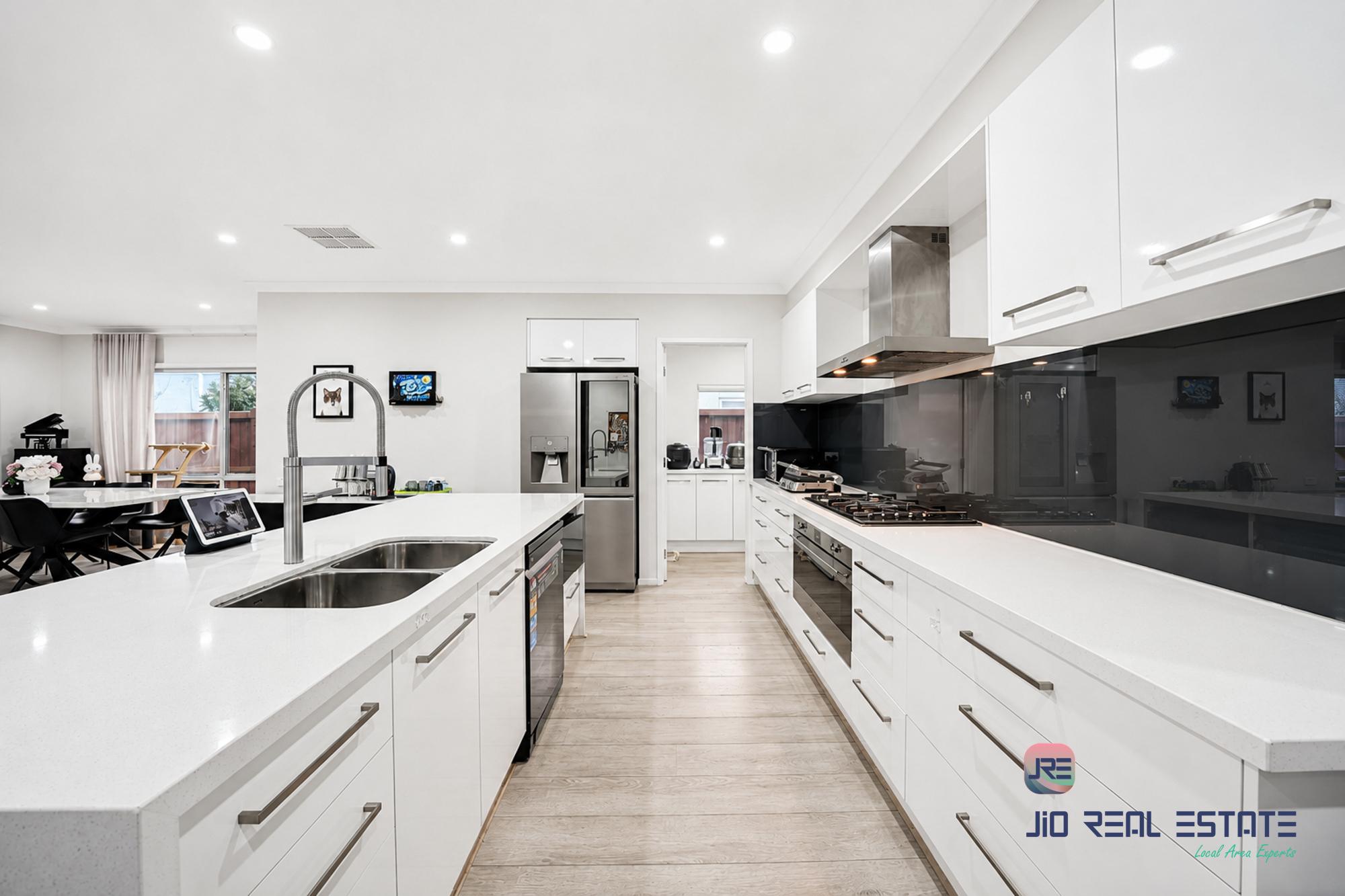 10 Ness Street, Thornhill Park VIC