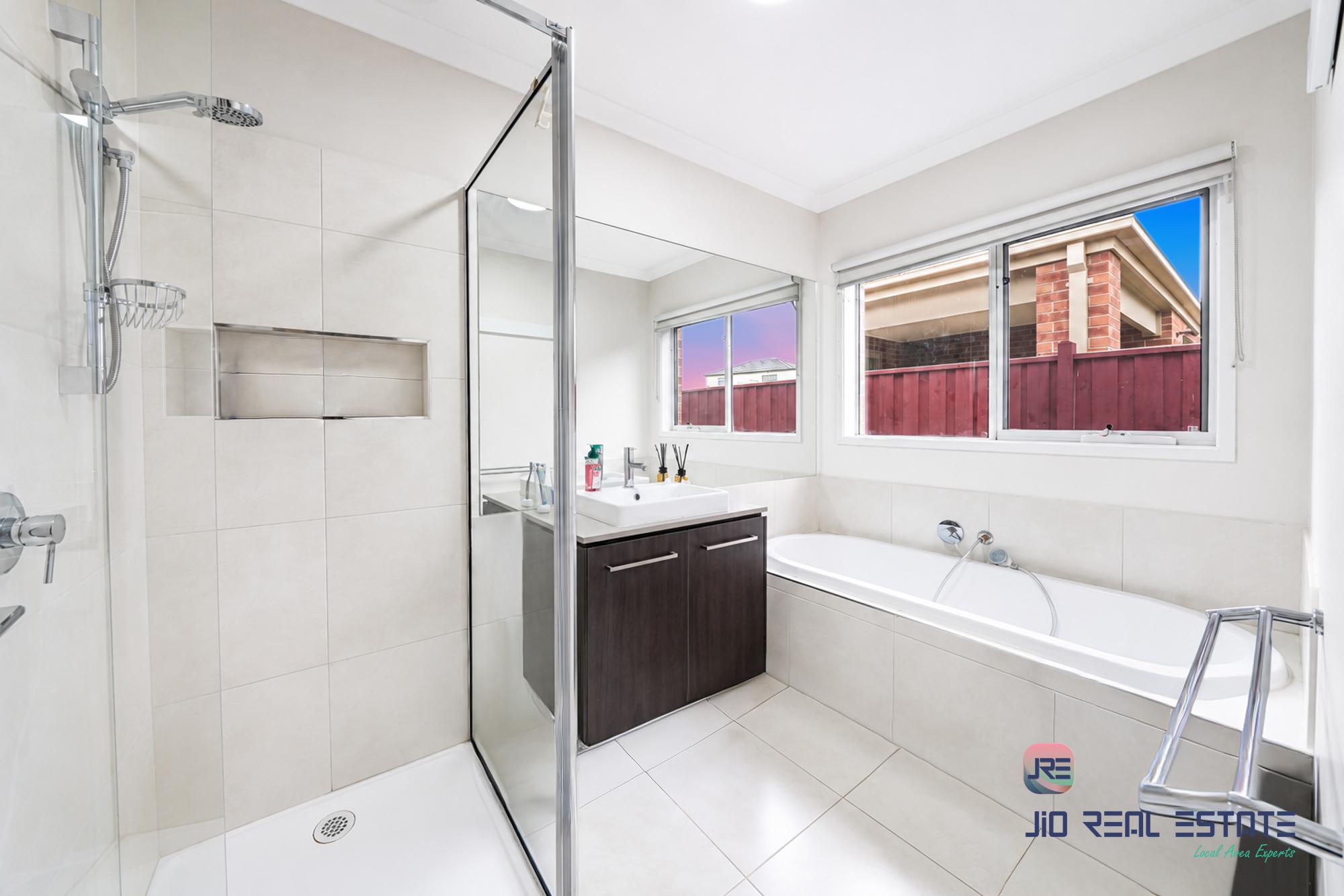 10 Ness Street, Thornhill Park VIC