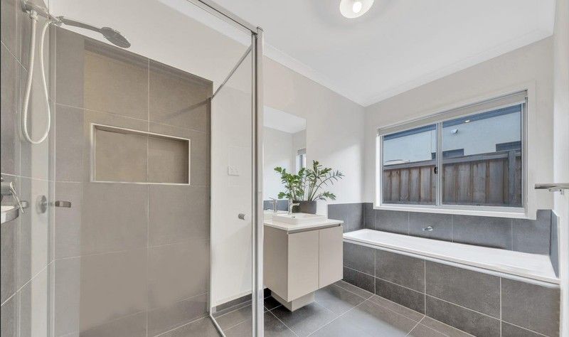 608 Hume Drive, Fraser Rise VIC