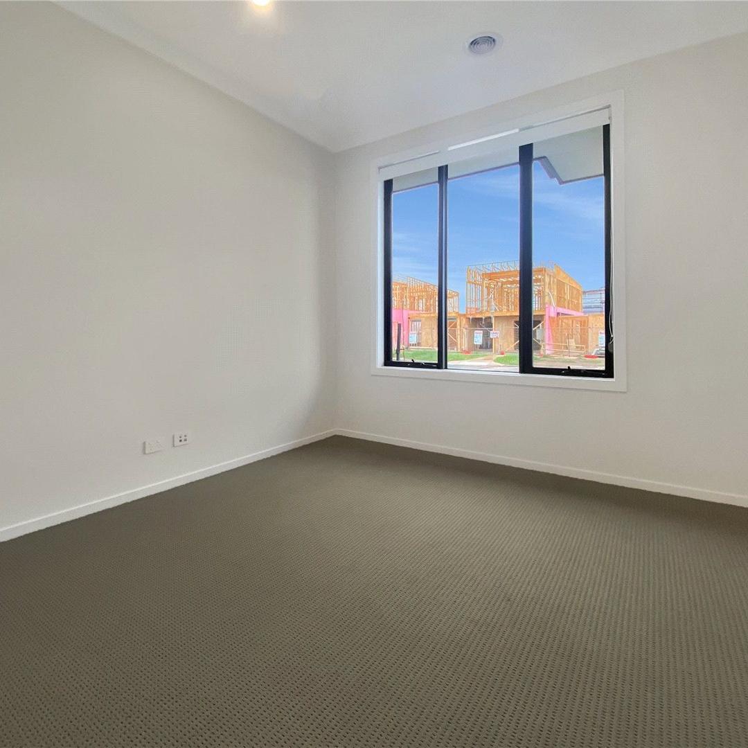 54 Lynwood Drive, Thornhill Park VIC