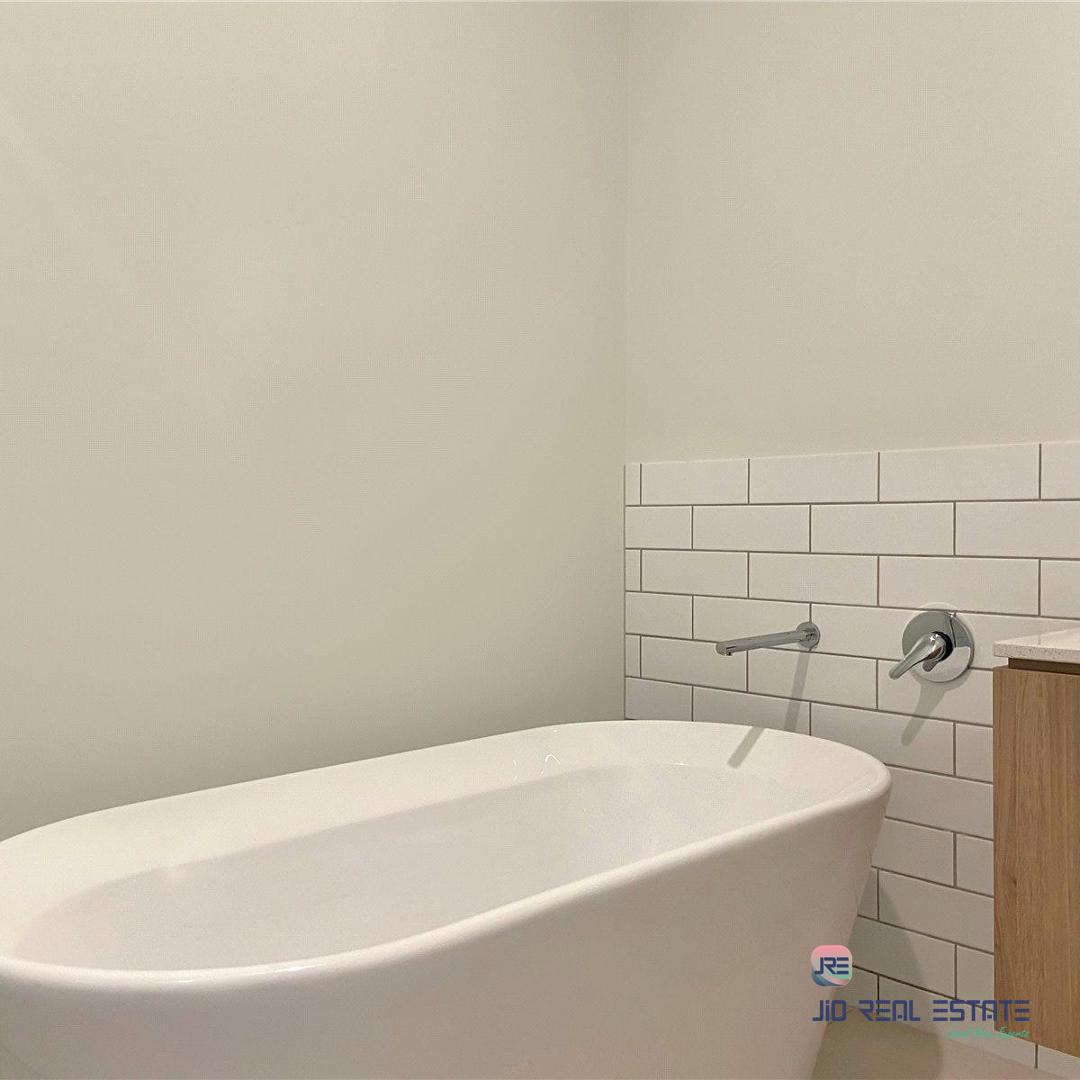 54 Lynwood Drive, Thornhill Park VIC