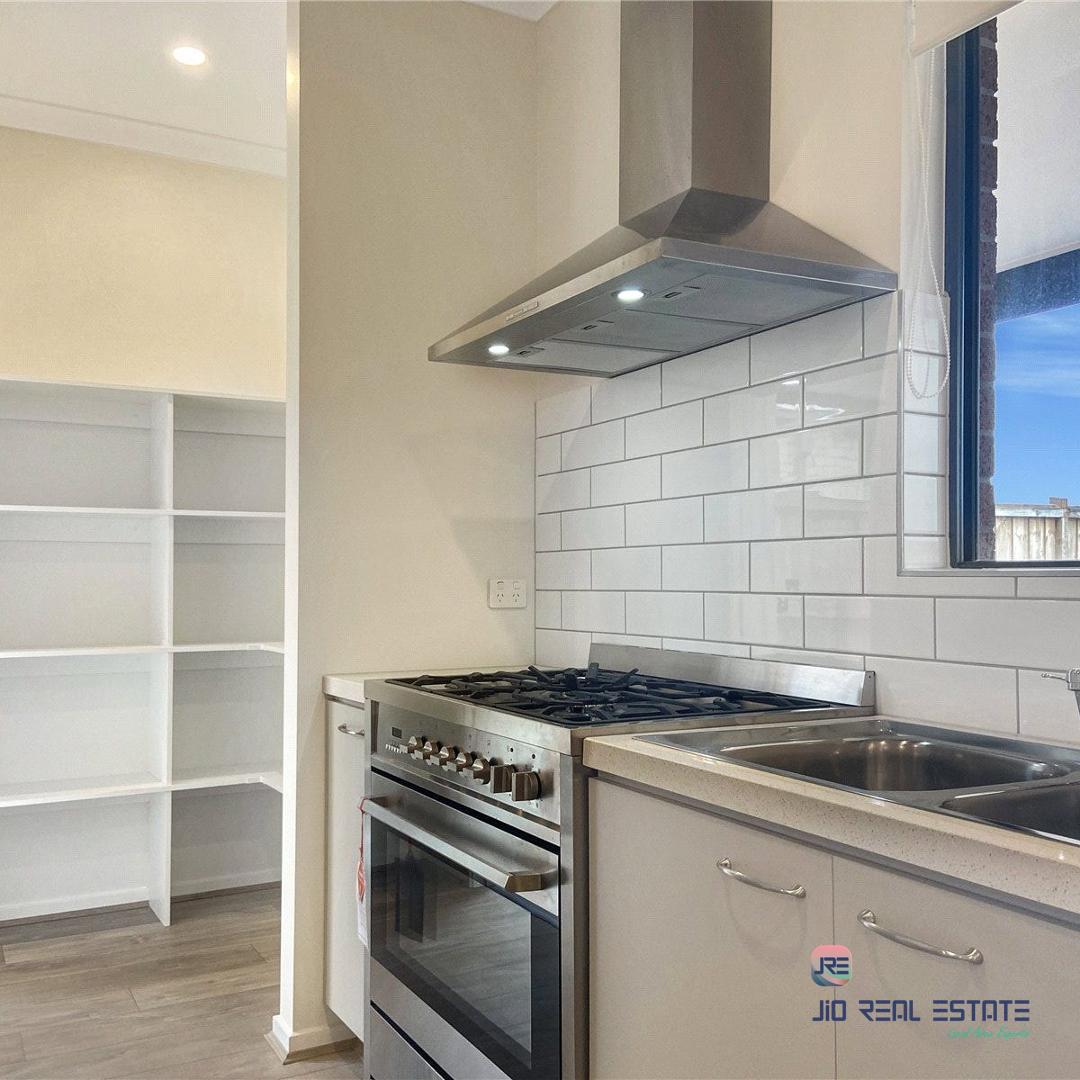 54 Lynwood Drive, Thornhill Park VIC