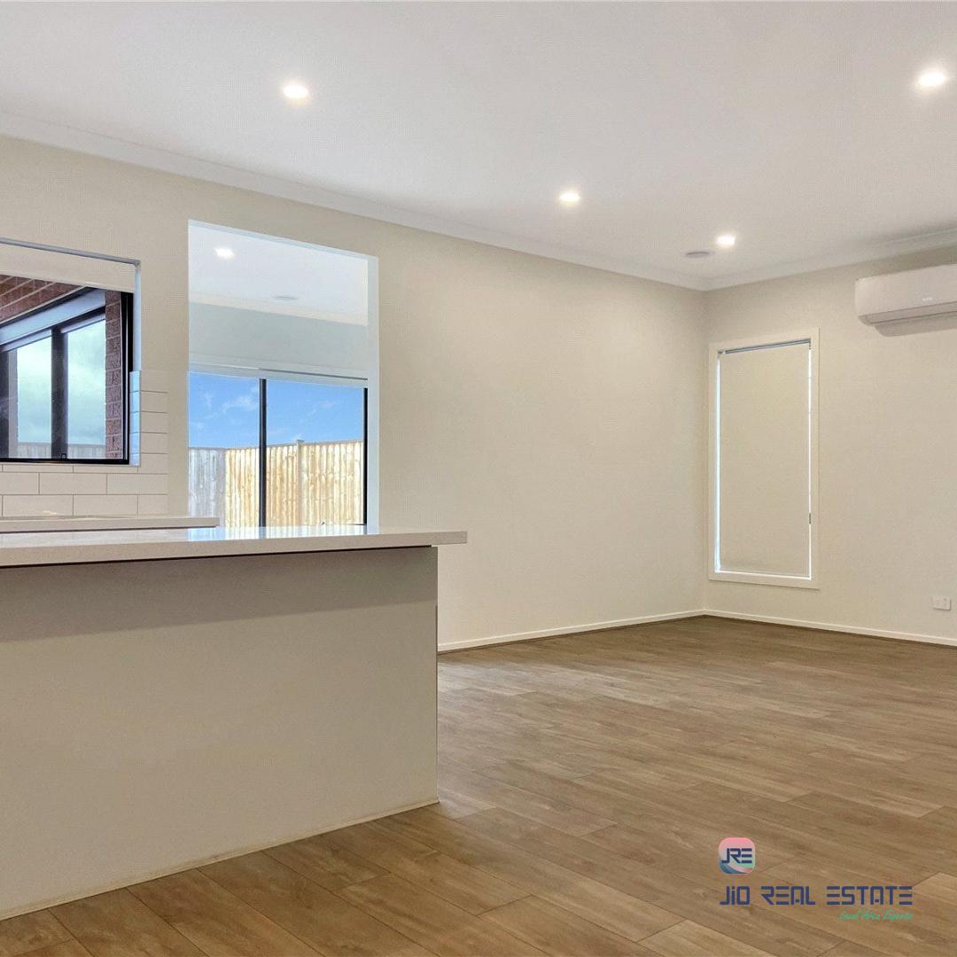 54 Lynwood Drive, Thornhill Park VIC