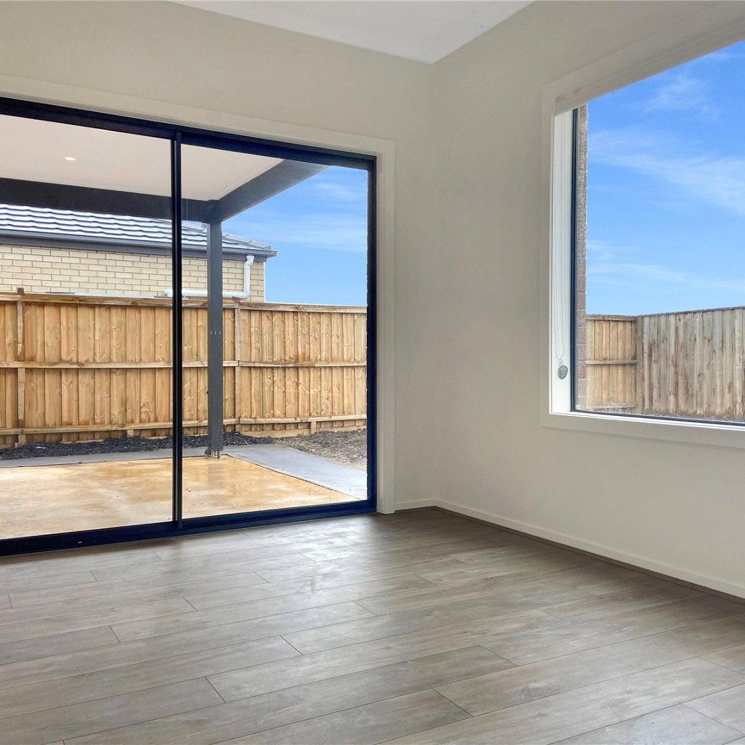 54 Lynwood Drive, Thornhill Park VIC