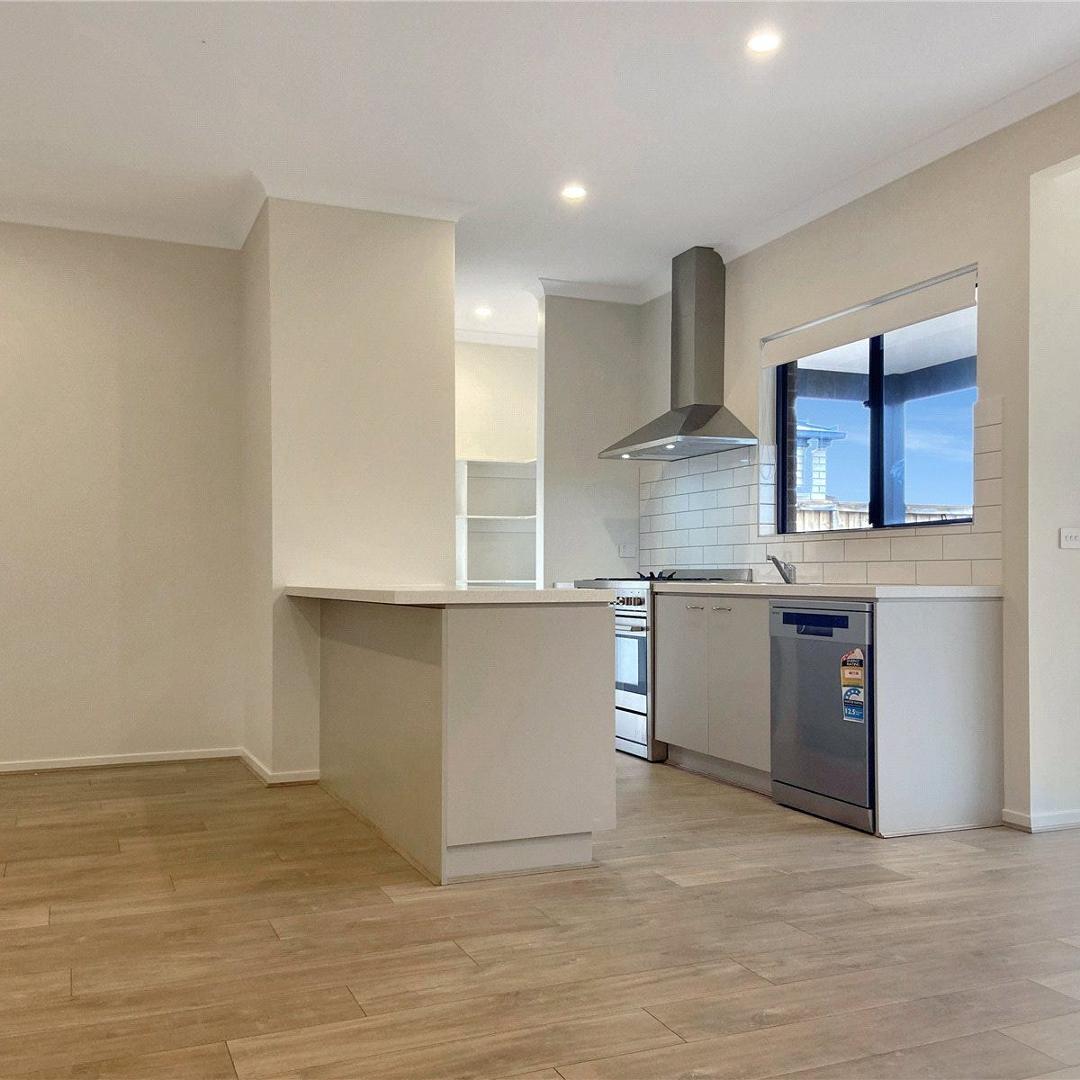 54 Lynwood Drive, Thornhill Park VIC