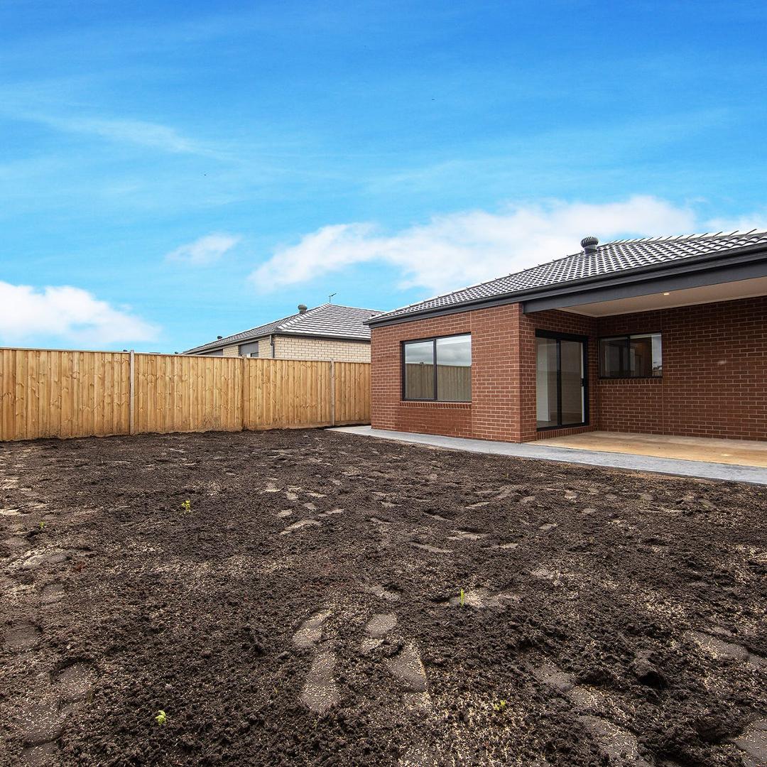 54 Lynwood Drive, Thornhill Park VIC