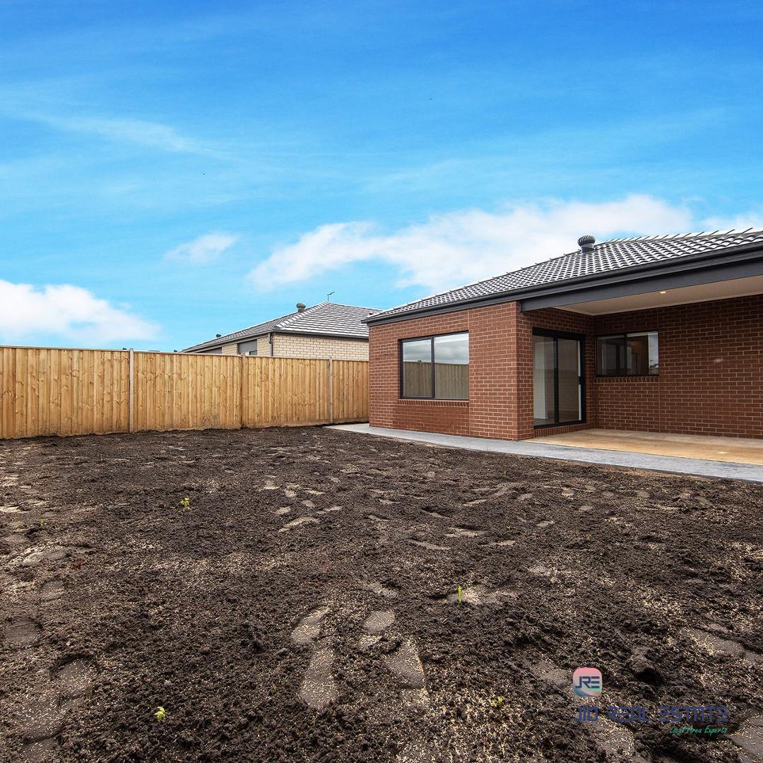 54 Lynwood Drive, Thornhill Park VIC