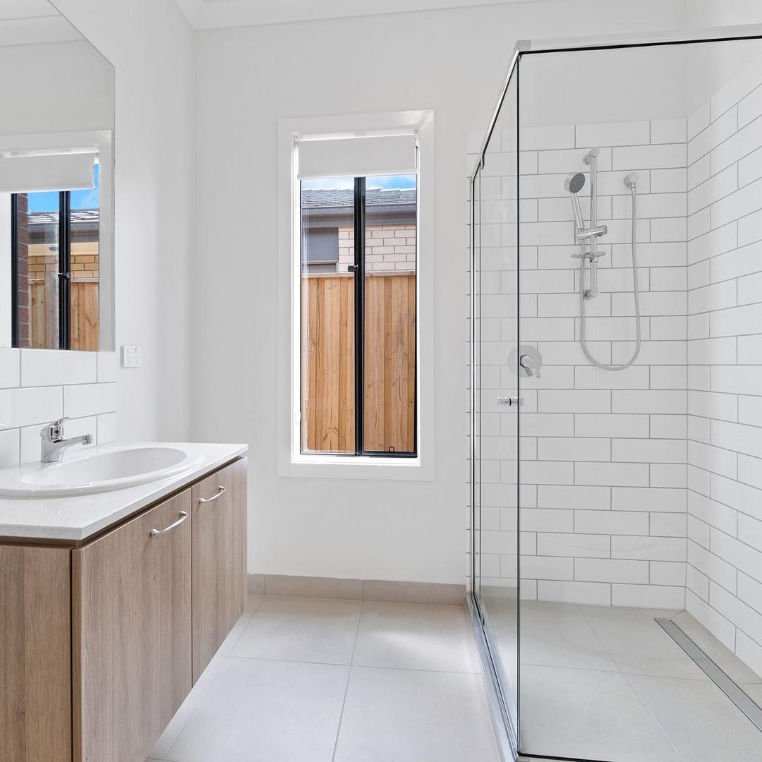 54 Lynwood Drive, Thornhill Park VIC