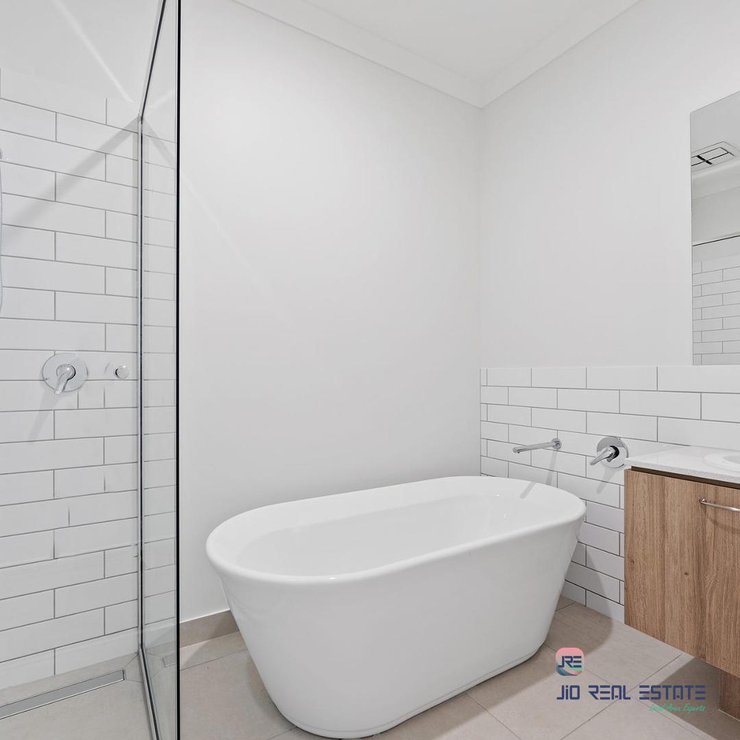 54 Lynwood Drive, Thornhill Park VIC