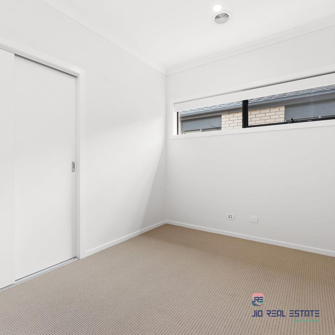 54 Lynwood Drive, Thornhill Park VIC