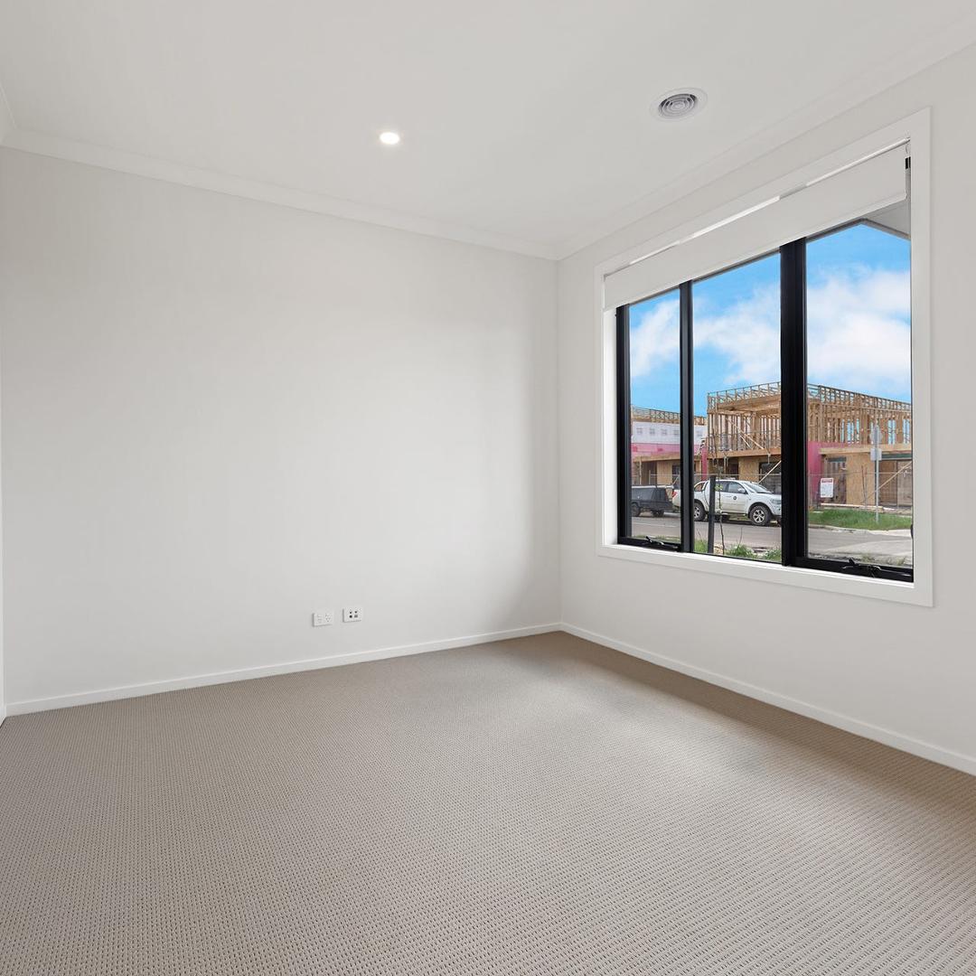 54 Lynwood Drive, Thornhill Park VIC