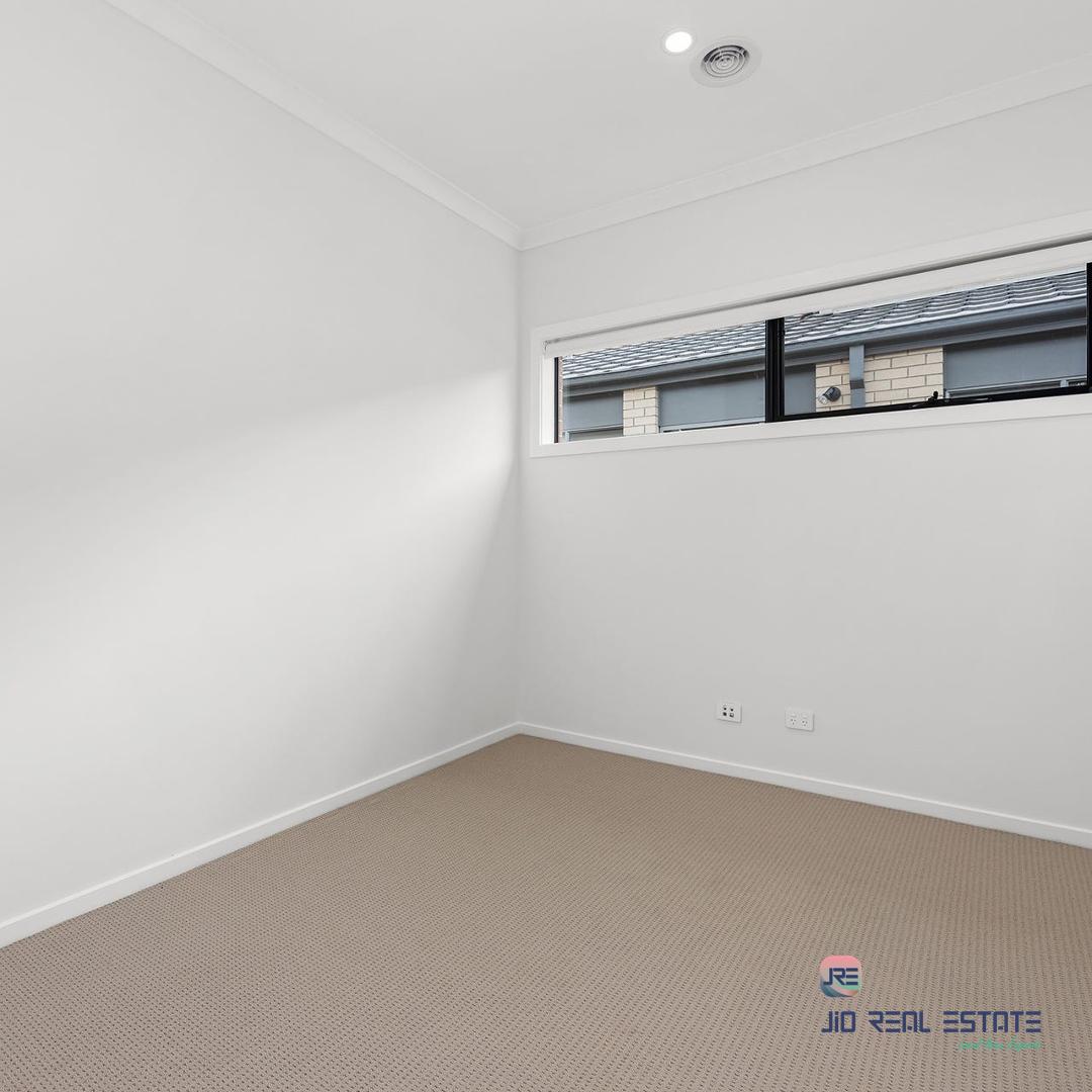 54 Lynwood Drive, Thornhill Park VIC