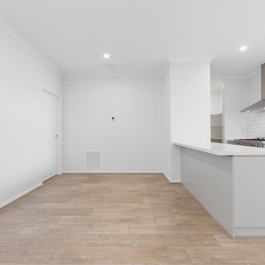 54 Lynwood Drive, Thornhill Park VIC