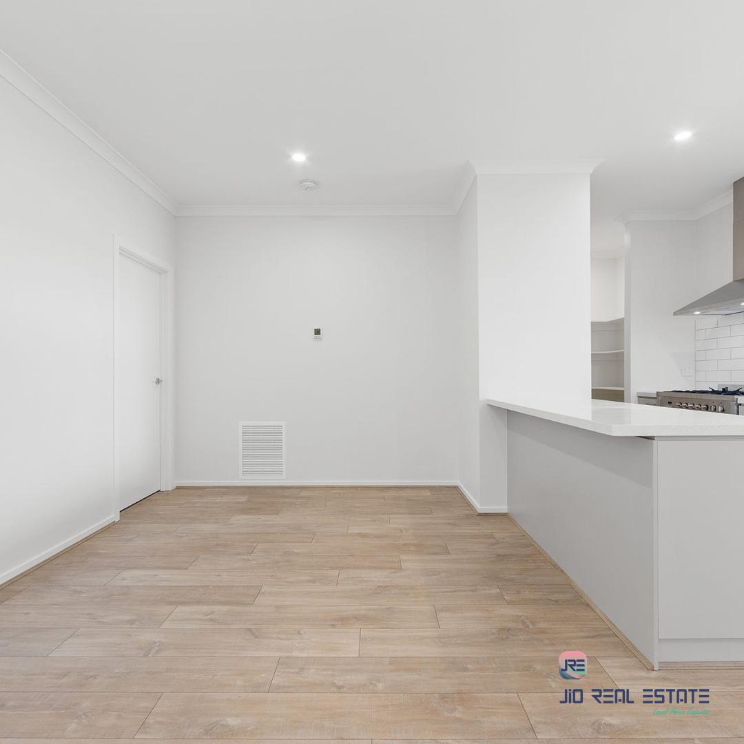 54 Lynwood Drive, Thornhill Park VIC