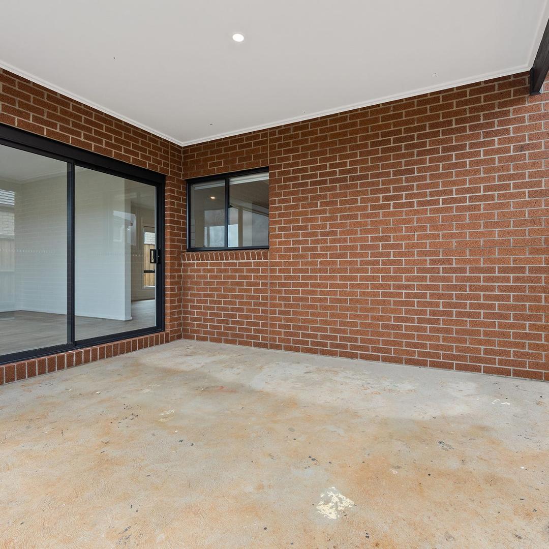 54 Lynwood Drive, Thornhill Park VIC