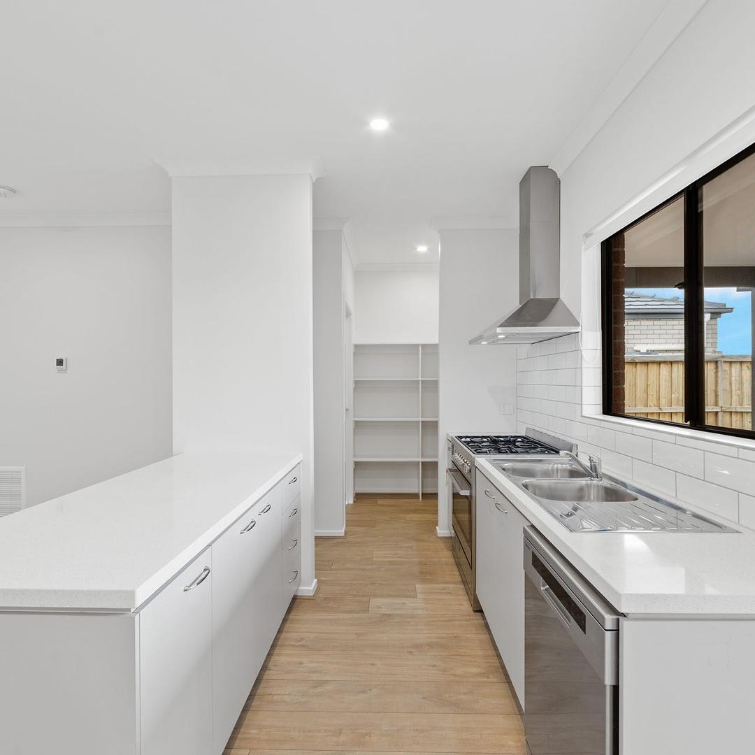 54 Lynwood Drive, Thornhill Park VIC