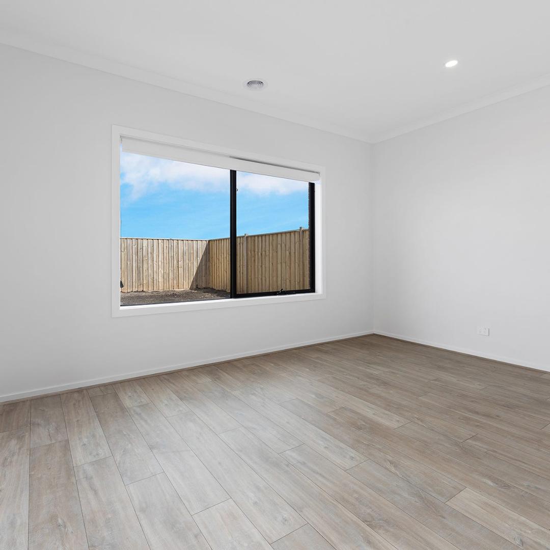 54 Lynwood Drive, Thornhill Park VIC