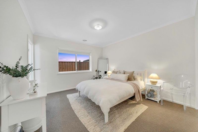 22 Linburn Street, Thornhill Park VIC