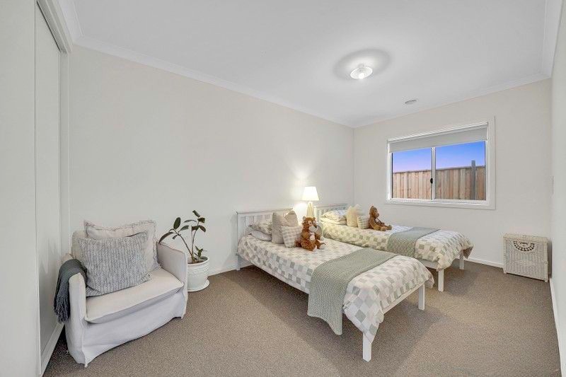 22 Linburn Street, Thornhill Park VIC