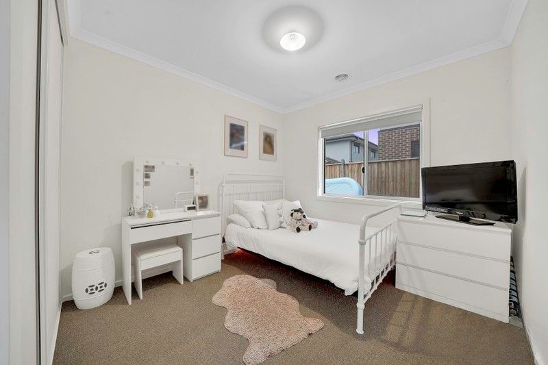 22 Linburn Street, Thornhill Park VIC