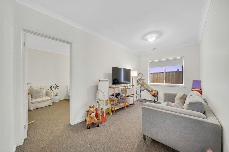 22 Linburn Street, Thornhill Park VIC