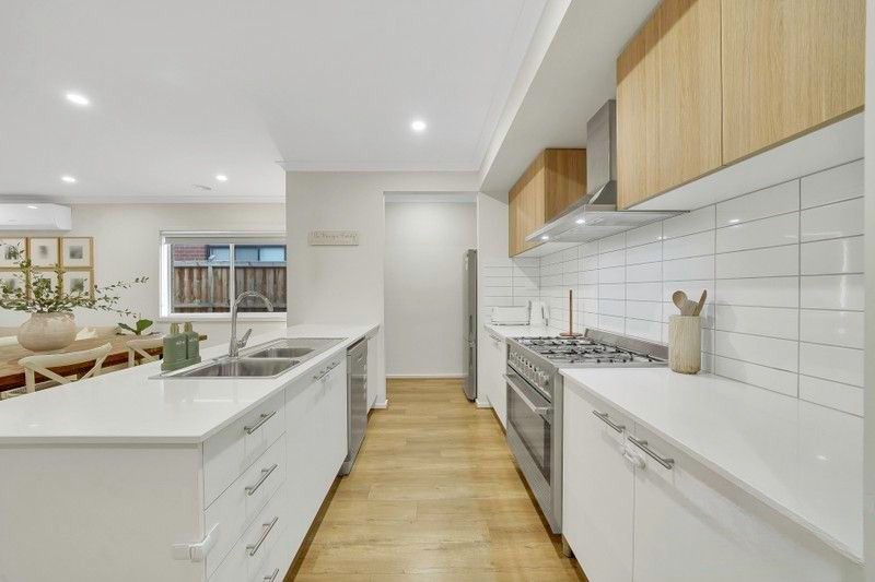 22 Linburn Street, Thornhill Park VIC