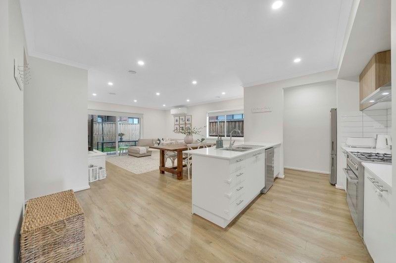 22 Linburn Street, Thornhill Park VIC
