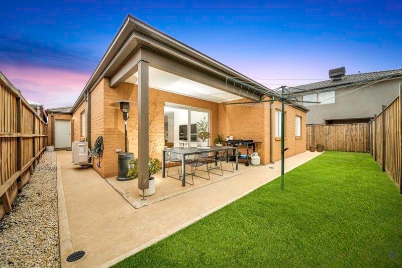 22 Linburn Street, Thornhill Park VIC