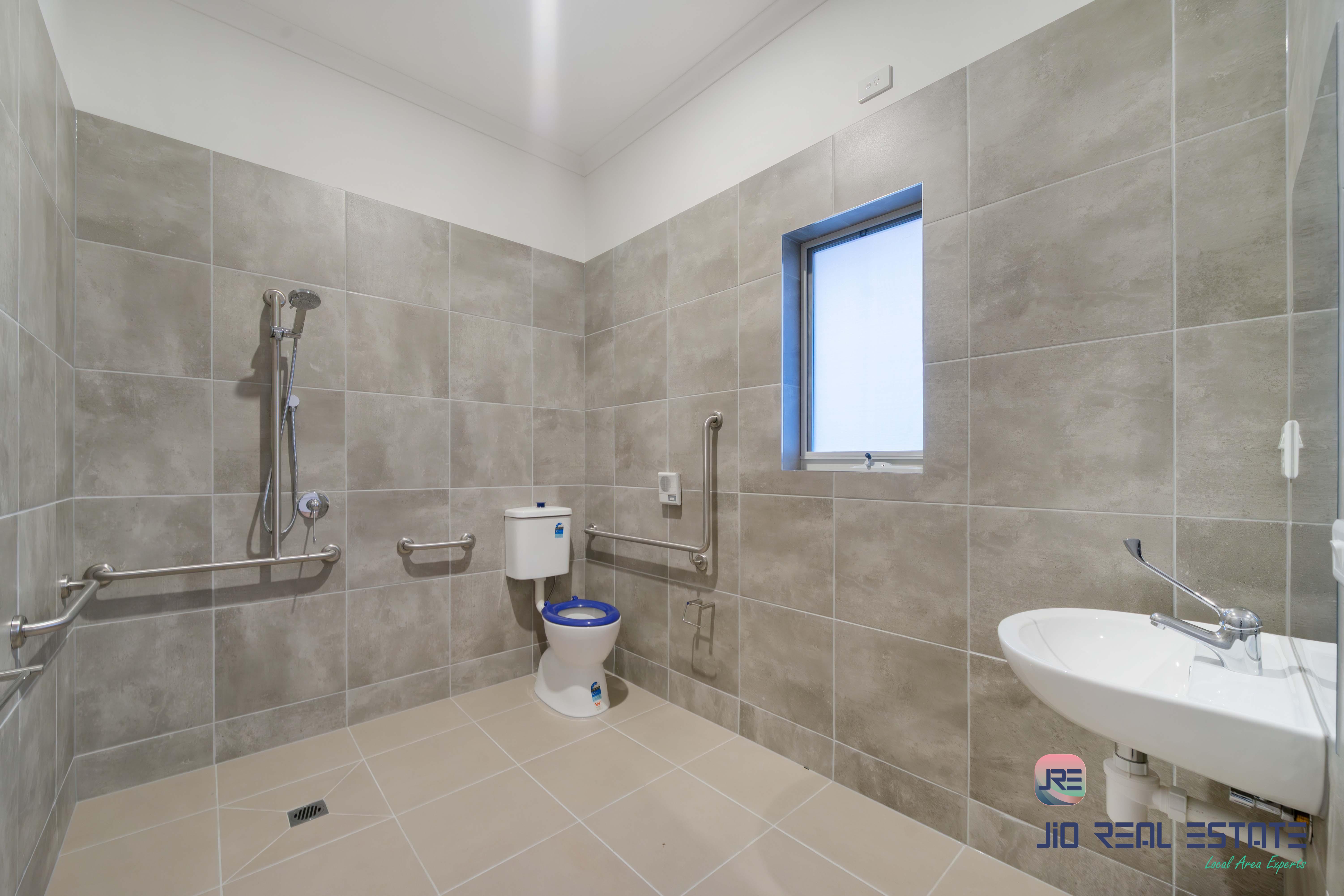 33 Morningside Drive, Thornhill Park VIC