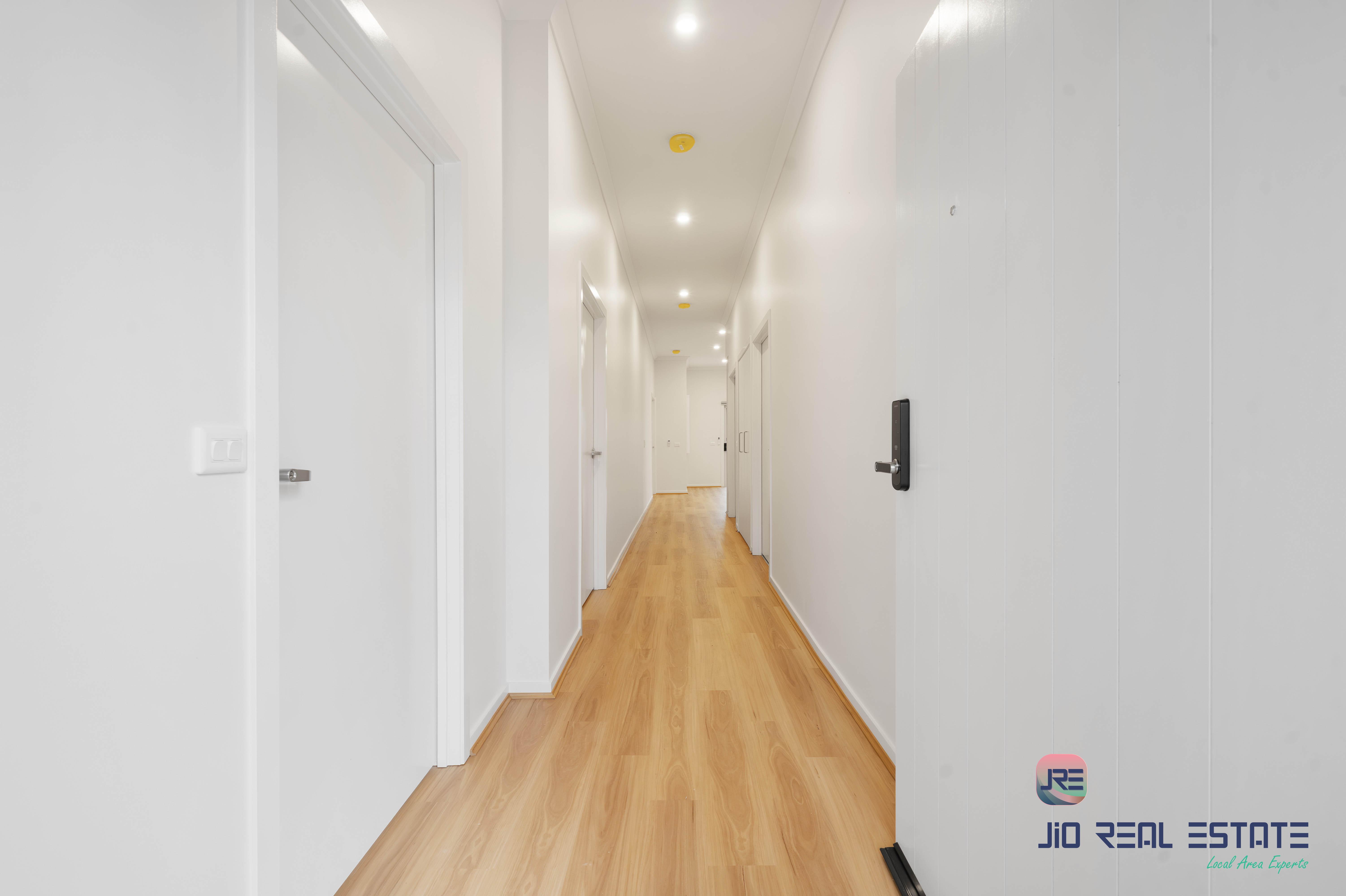 33 Morningside Drive, Thornhill Park VIC